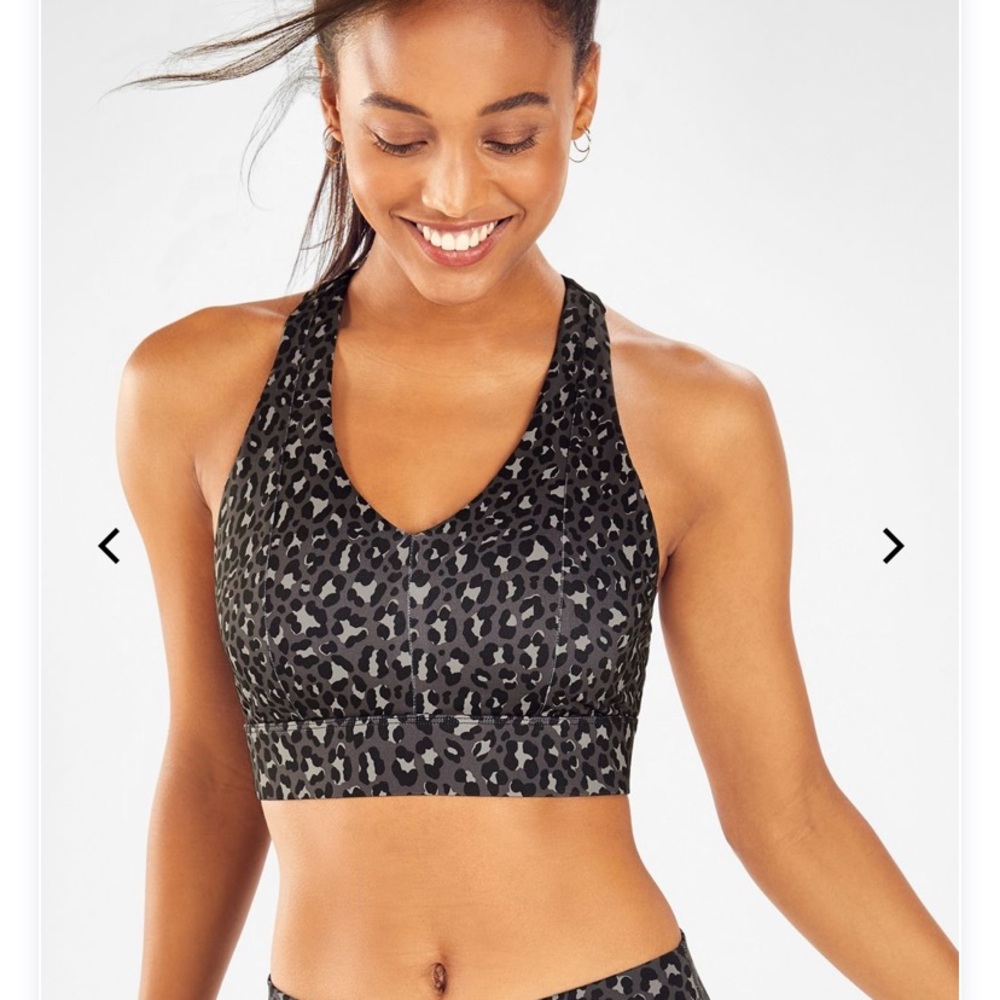 Mila midi medium impact leopard print sports bra